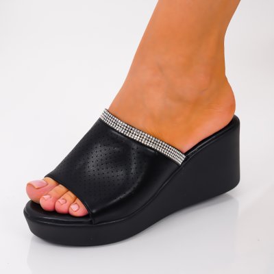 Papuci Cu Platforma Caravia Black